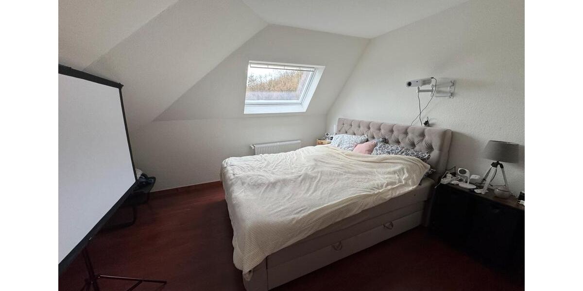 Dachgeschoßwohnung Jünkerath - 3 Zimmer, 90 m&sup2;, 800&euro; | Angebot:26042109
