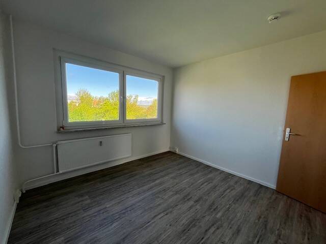 Etagenwohnung Zwickau Neuplanitz - 4 Zimmer, 85 m&sup2;, 500&euro; | Angebot:26673963