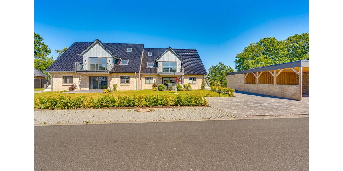 Moderne DG-Wohnung mit ca. 143 qm Wohn-Nutzfläche! 2 Balkone, hochw. EBK, Carport und Stellplatz! 4 zimmer