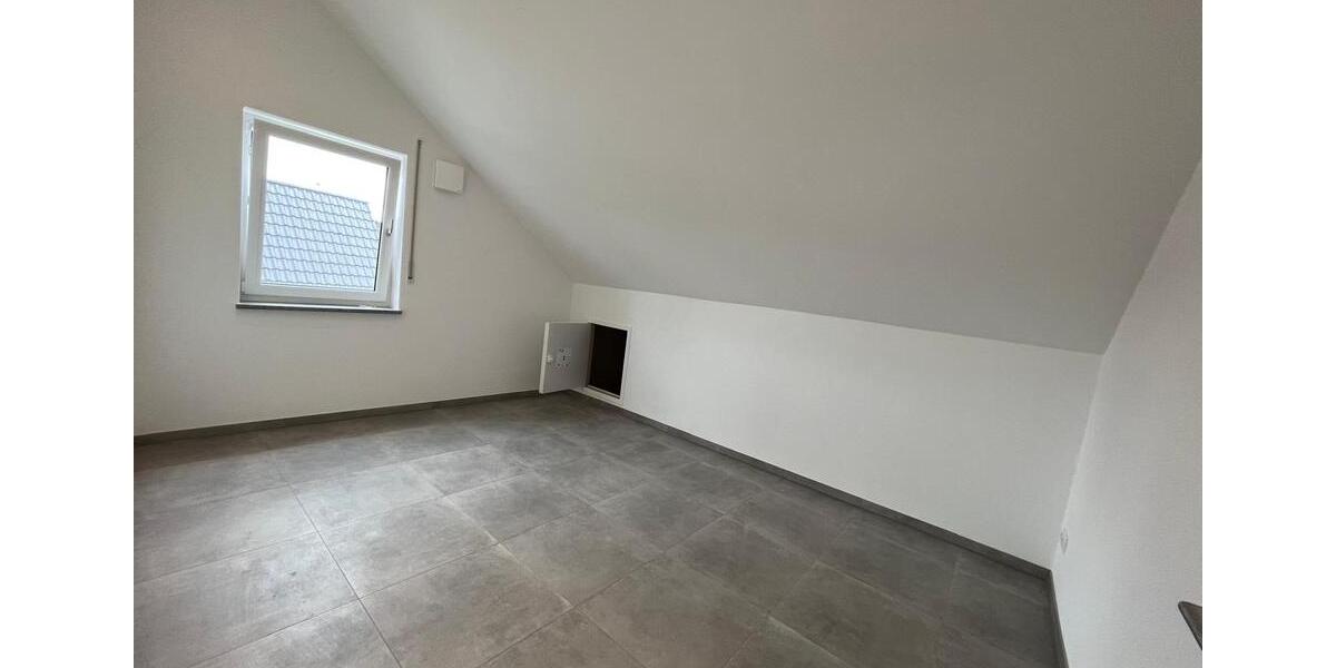 Dachgeschoßwohnung Langenneufnach - 4 Zimmer, 82 m&sup2;, 1.350&euro; | Angebot:26591696