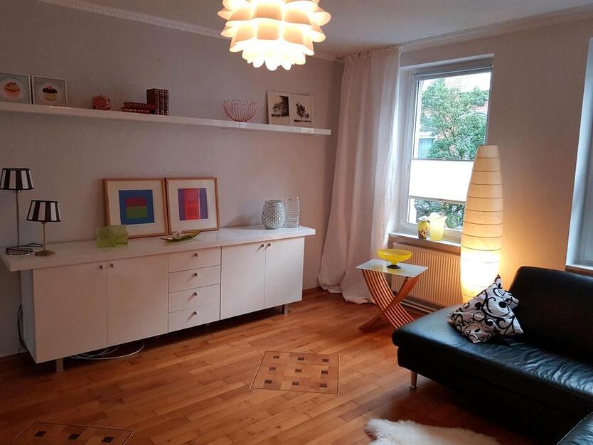 3-Zimmer frisch renoviert ,teilmöbiliert