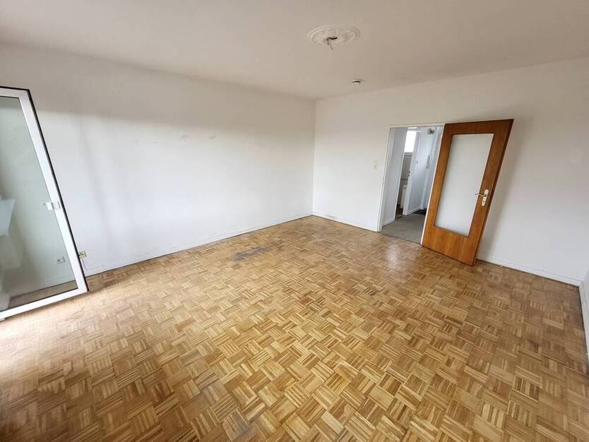 Nähe Uni: Zentrale 1 Zimmer-Wohnung mit Balkon in 23562 Lübeck - St. Jürgen, Ratzeburger Allee