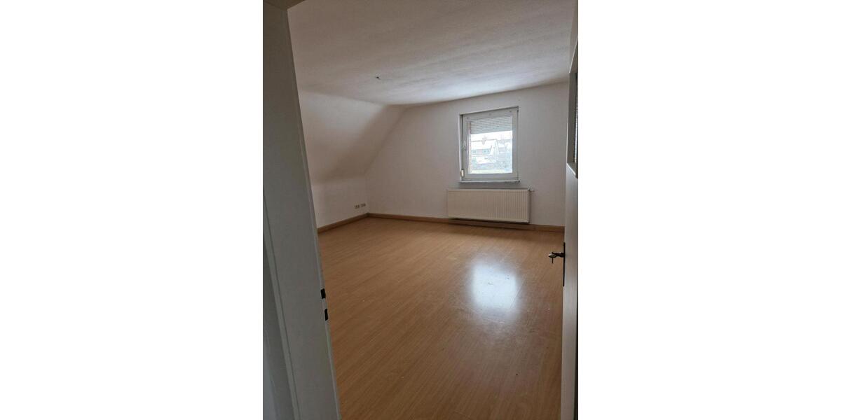 Dachgeschoßwohnung Nordstemmen - 3 Zimmer, 82 m&sup2;, 850&euro; | Angebot:24373728