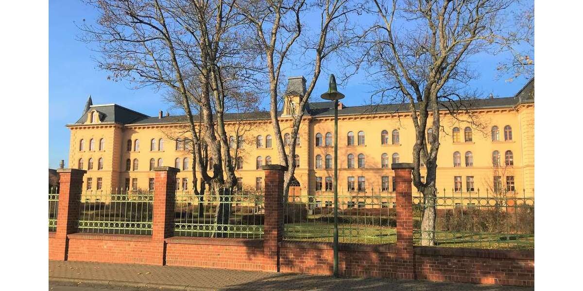 NEU -frisch renoviert. Gut geschnittene 4 Zimmer mit Balkon und Einbauküche. Flexibel ab 6 Monate ! - Appartement Annaburg | Angebot:21221245