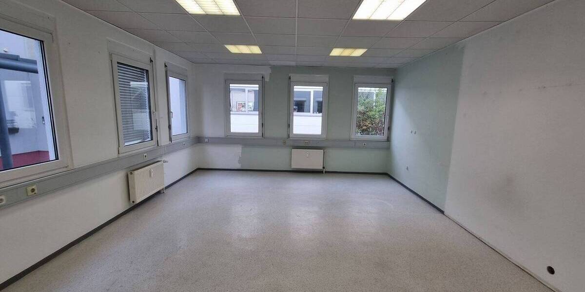 Gewerbeobjekt Karlsbad Langensteinbach - 4 Zimmer, 120 m&sup2;, 900&euro; | Angebot:23982181