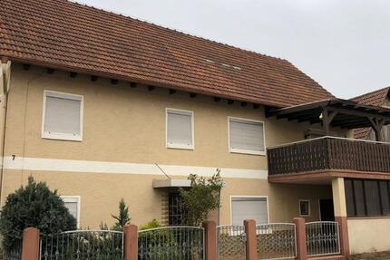 Doppelhaushälfte 2+3 Zi ca.100qm ab sofort. Renovierungsbedarf 5 zimmer