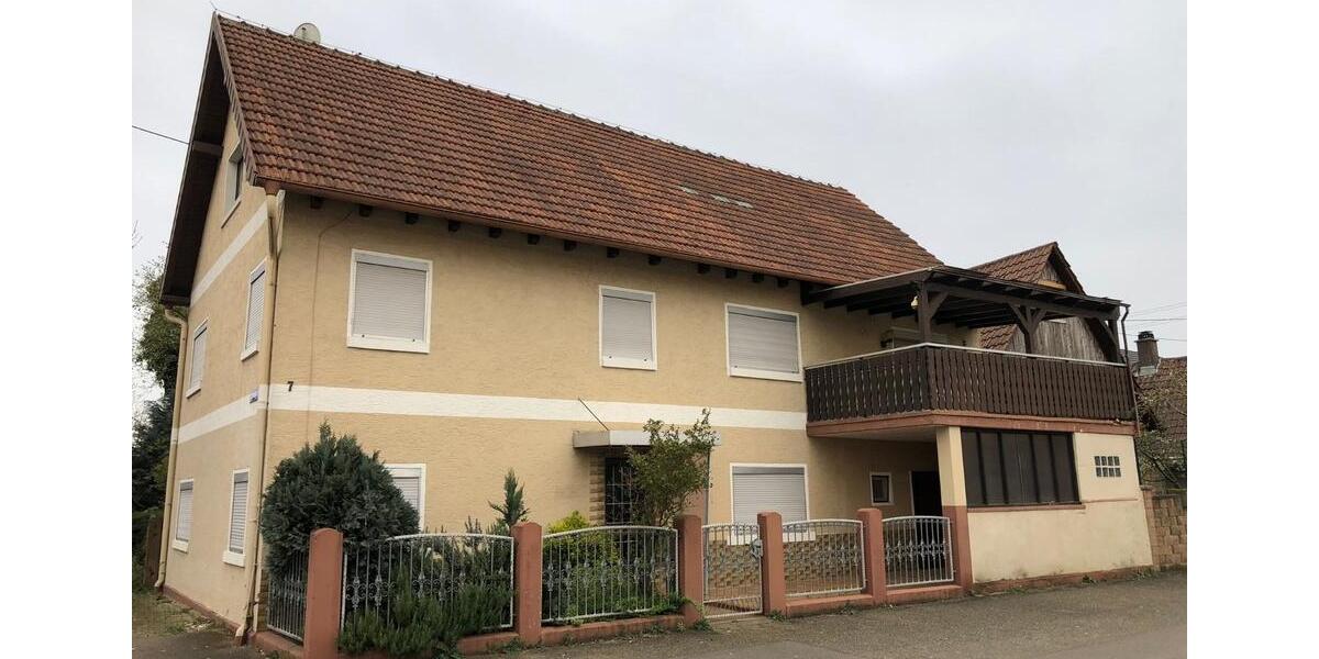 Doppelhaushälfte 2+3 Zi ca.100qm ab sofort. Renovierungsbedarf 5 zimmer