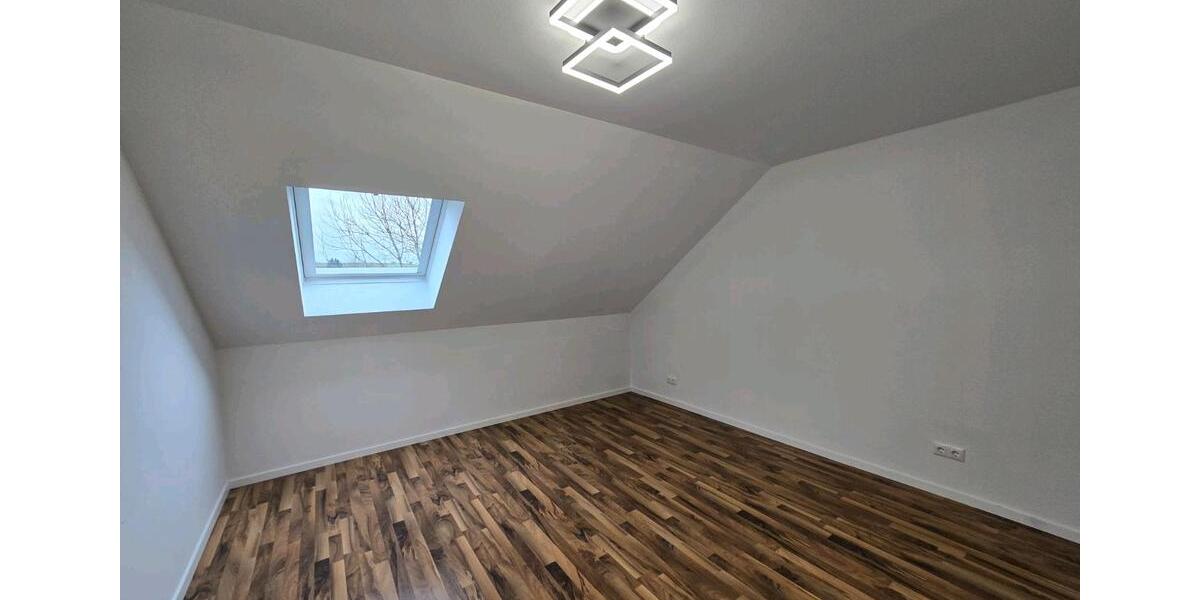 Dachgeschoßwohnung Ampfing - 3 Zimmer, 83 m&sup2;, 700&euro; | Angebot:26366343