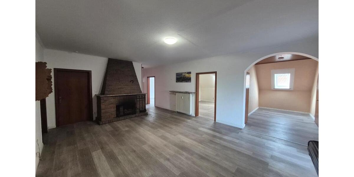 Dachgeschoßwohnung Lübbecke - 5 Zimmer, 190 m&sup2;, 950&euro; | Angebot:25265401