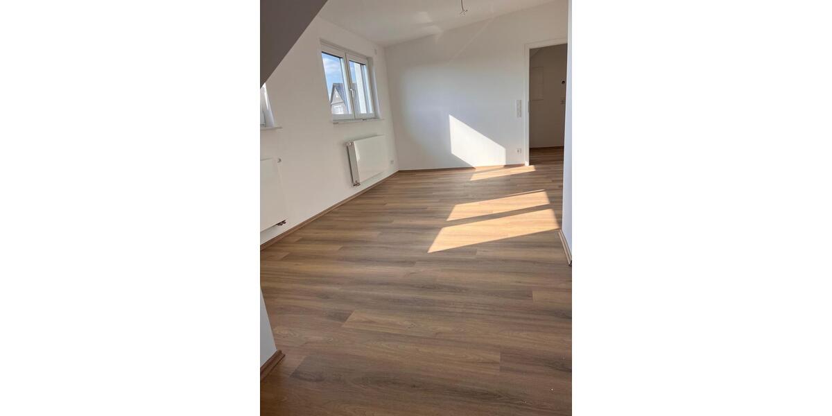 Dachgeschoßwohnung Geisenheim - 2 Zimmer, 64 m&sup2;, 960&euro; | Angebot:26063146