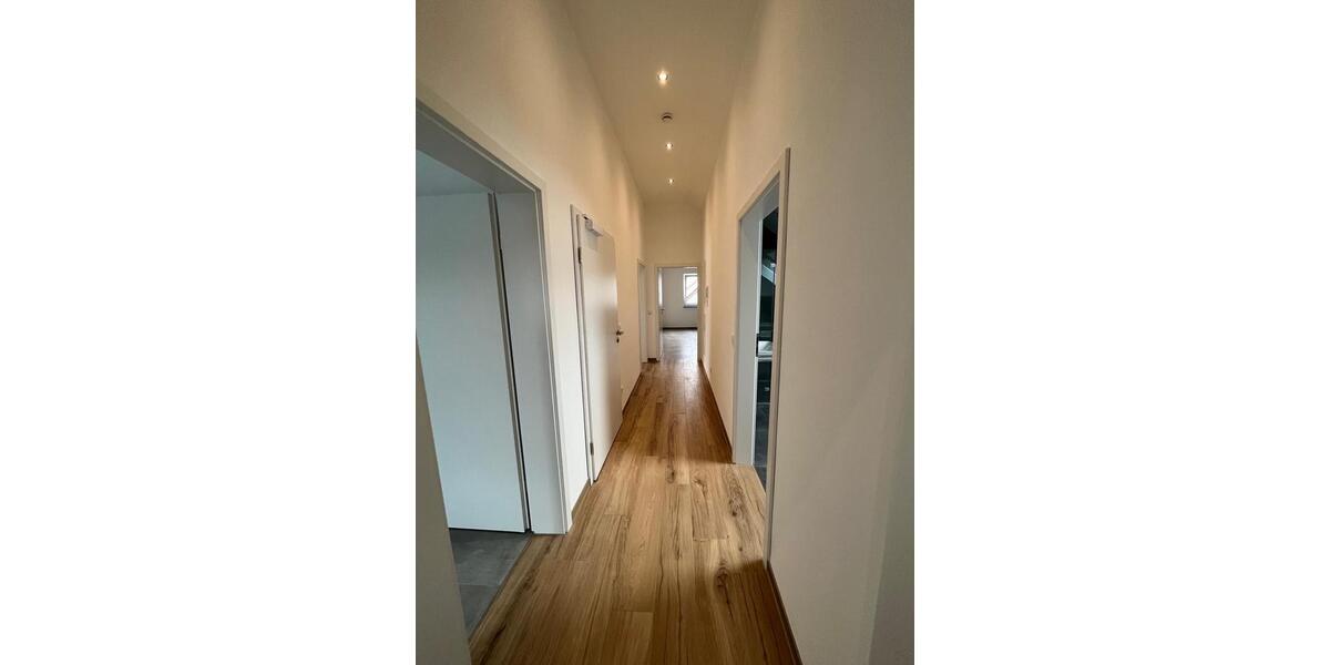 Dachgeschoßwohnung Langenneufnach - 4 Zimmer, 82 m&sup2;, 1.350&euro; | Angebot:26591696