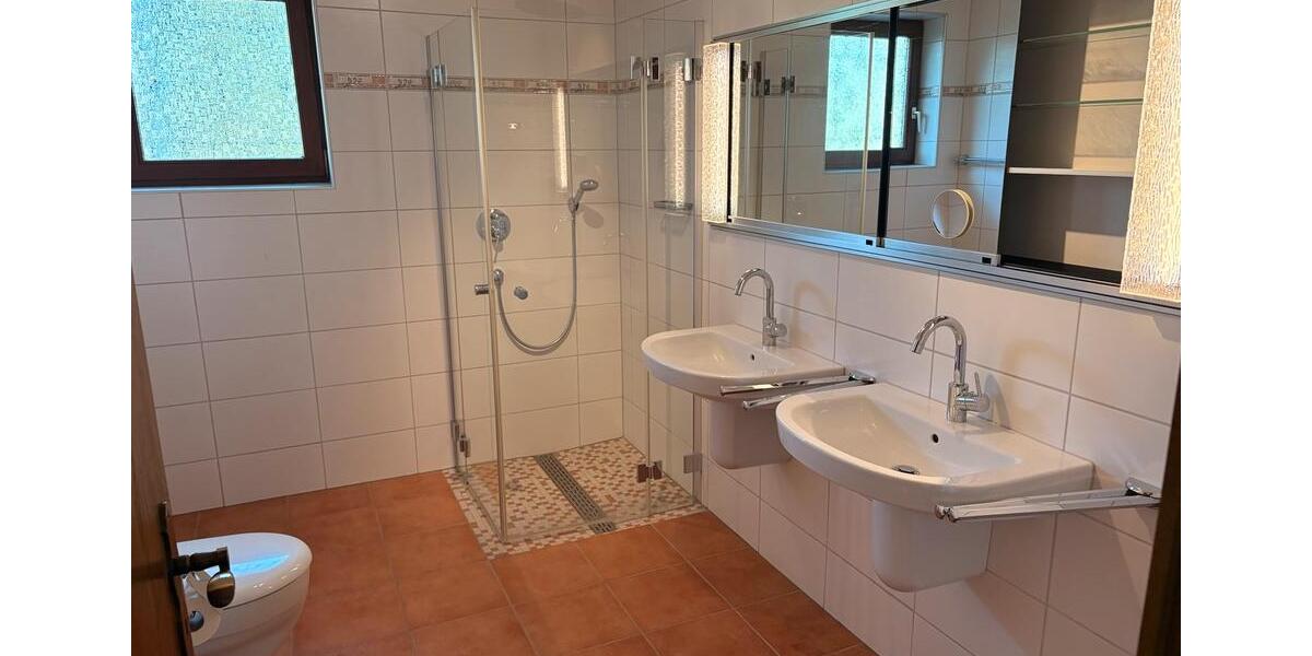 Etagenwohnung Marienheide - 4 Zimmer, 120 m&sup2;, 1.100&euro; | Angebot:26498600