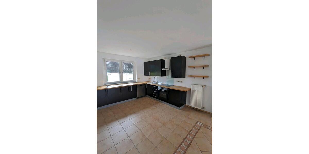 Helle 3 Zimmer Wohnung mit Balkon in ruhiger Lage zu vermieten 3 zimmer