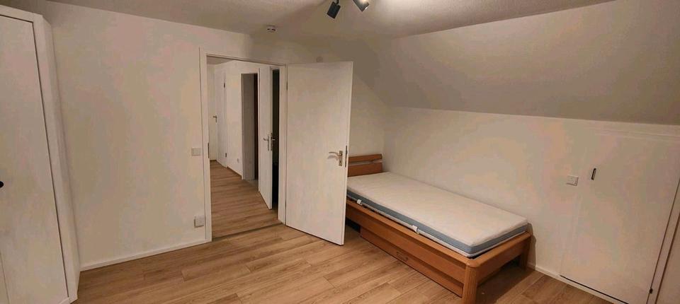 Dachgeschoßwohnung Rottenburg am Neckar - 3 Zimmer, 17 m&sup2;, 529&euro; | Angebot:26025505