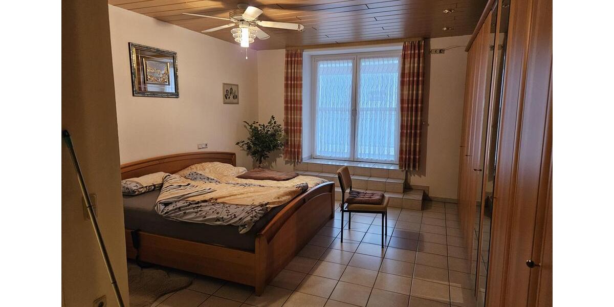 Etagenwohnung Schiffweiler - 5 Zimmer, 150 m&sup2;, 975&euro; | Angebot:26007859