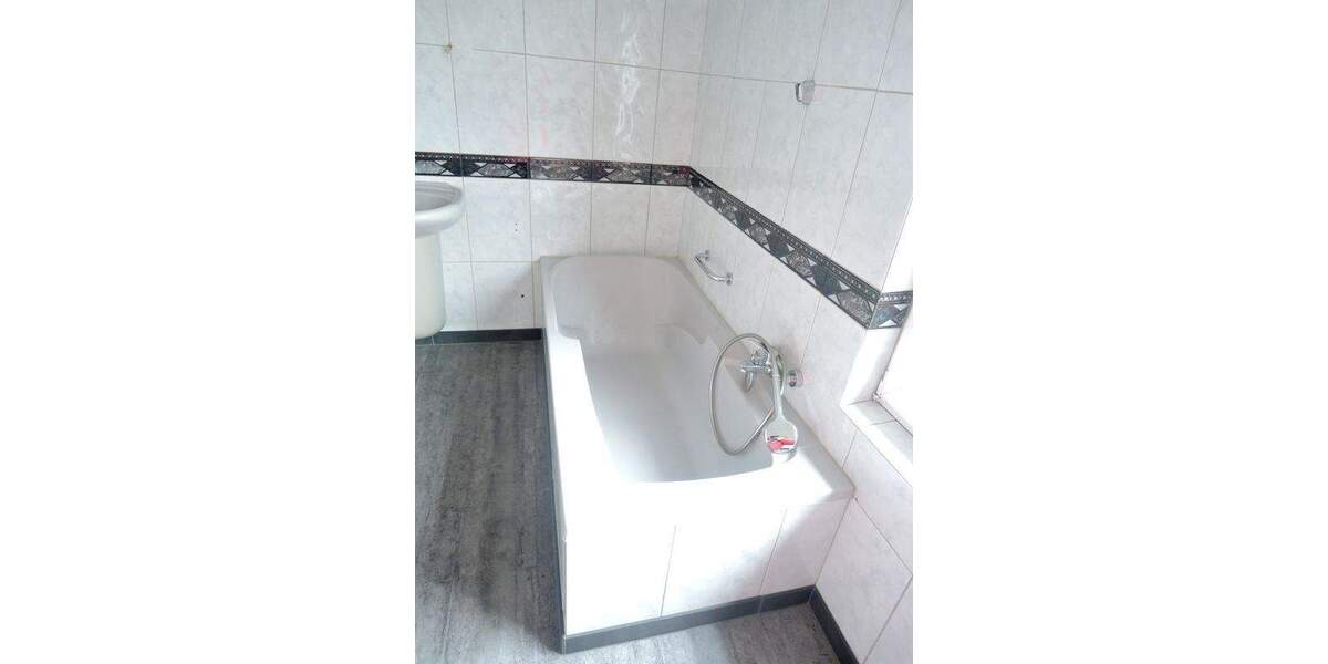 Top gepflegte und helle Etagenwohnung mit Einbauküche, Balkon und Gartennutzung nahe der Innenstadt 3 zimmer