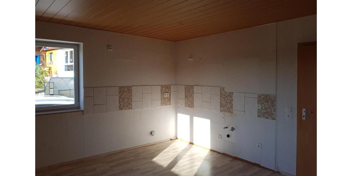 Erdgeschoßwohnung Eisfeld - 3 Zimmer, 100 m&sup2;, 680&euro; | Angebot:26523179