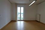 Stadt Landau: Hochwertige Büroflächen m. Lift, zentrale Lage mit guter Sichtbarkeit u. gr. Parkplatz