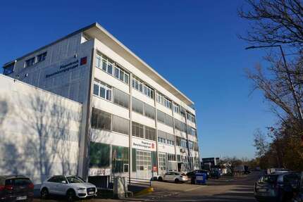 Halle in Esslingen am Neckar 2.400 € 412 m² zimmer