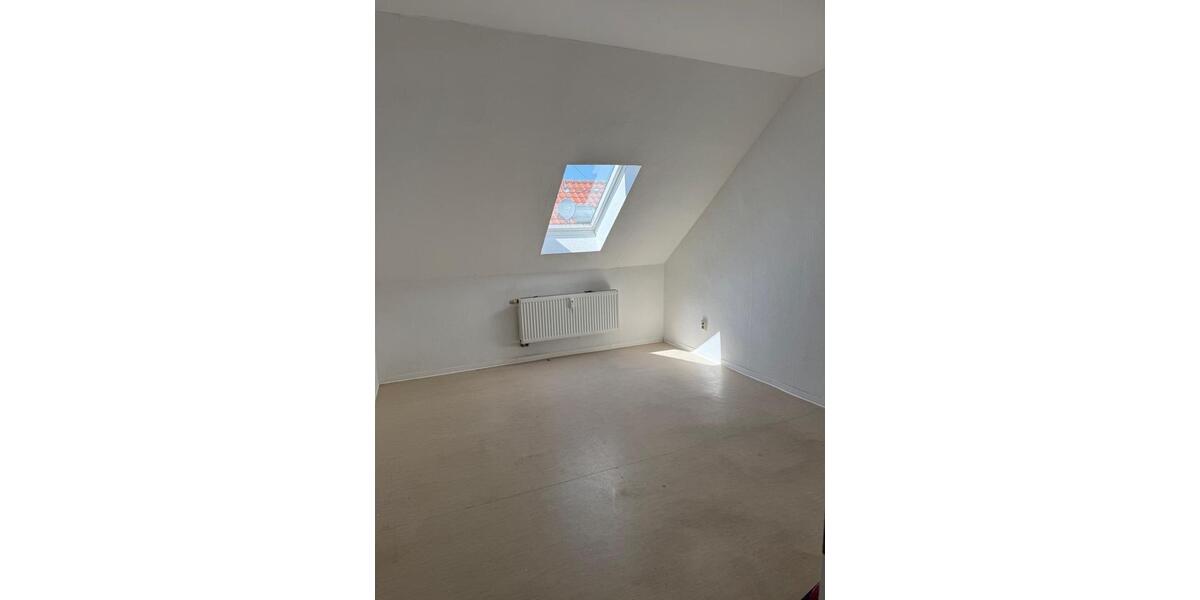 Dachgeschoßwohnung Beindersheim - 4 Zimmer, 90 m&sup2;, 850&euro; | Angebot:24982993