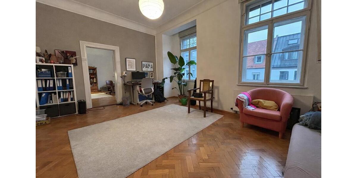 Exklusive, lichtdurchflutete 4-Zimmer-Altbauwohnung mit Parkett & hohen Decken im Bismarckviertel 4 zimmer