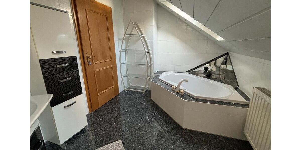 Dachgeschoßwohnung Sulzdorf an der Lederhecke - 3 Zimmer, 110 m&sup2;, 770&euro; | Angebot:25636537