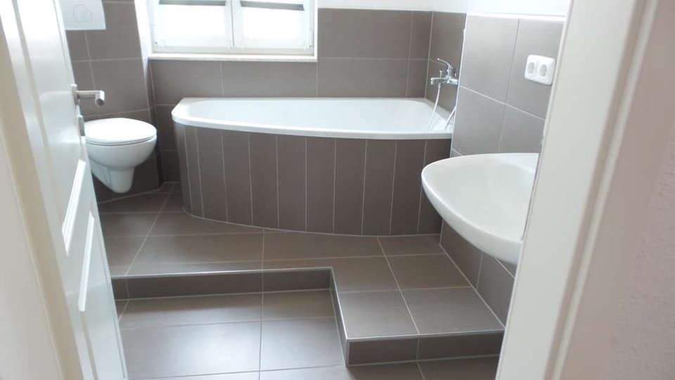 *** Schicke Stadtwohnung DG | Balkon | Kamin | Stellplatz | Einbauküche *** 2 zimmer