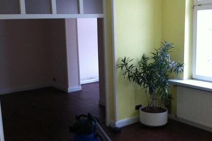 Schöne AltbauWohnung 93m² EG 2,5 Zi ab 1025 evtl. früher
