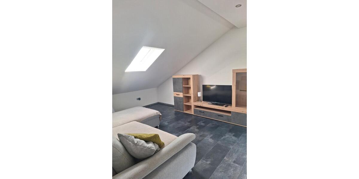 Dachgeschoßwohnung Bretten - 3 Zimmer, 80 m&sup2;, 900&euro; | Angebot:26022406