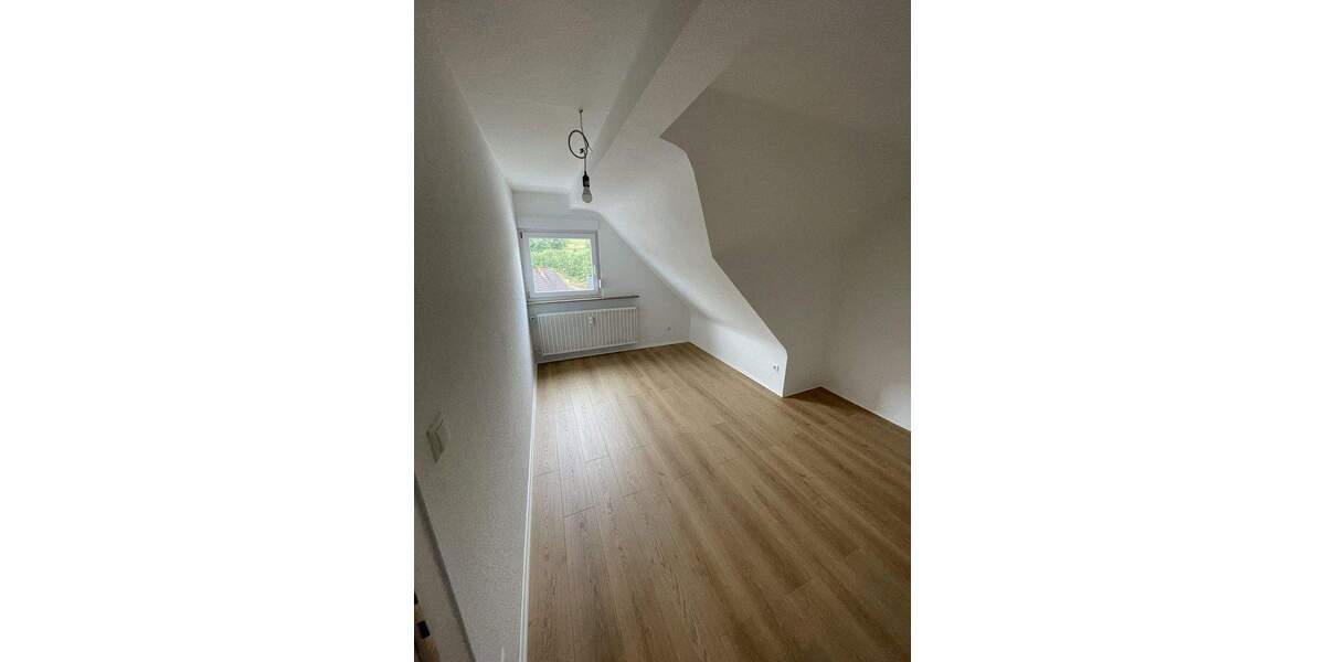 4-Zimmer Dachgeschosswohnung vollständig saniert 4 zimmer