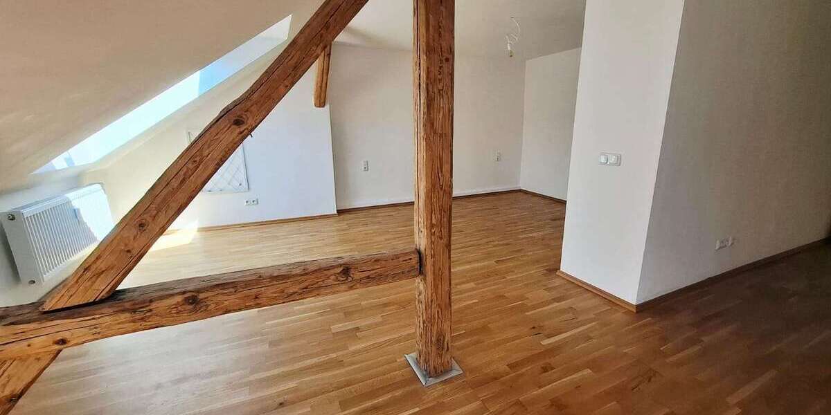 Etagenwohnung Hof Altstadt - 3.5 Zimmer, 118 m&sup2;, 700&euro; | Angebot:27023993