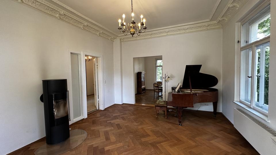 Villa Markkleeberg - 7 Zimmer, 307 m&sup2;, 3.950&euro; | Angebot:23198094