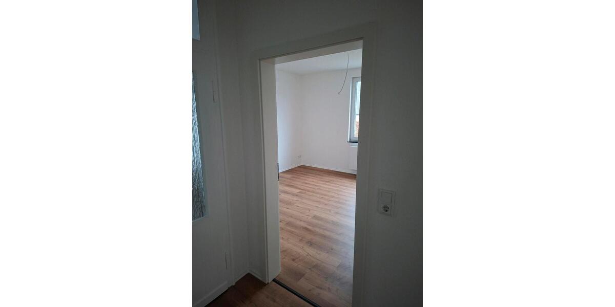 Sanierte, helle 95m2(2,5 Zimmer) Wohnung mit großer Terrasse 2.5 zimmer