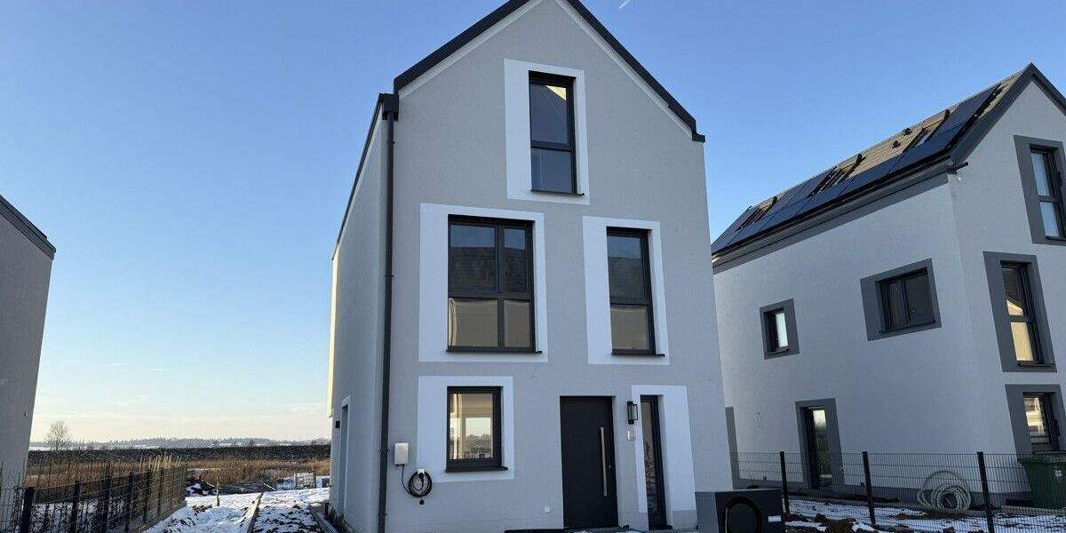 Einfamilienhaus Köfering - 4 Zimmer, 150 m&sup2;, 2.100&euro; | Angebot:24582246
