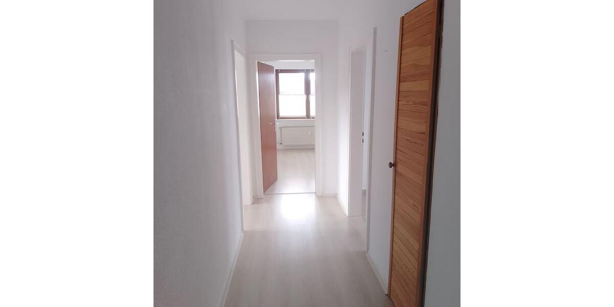 Dachgeschoßwohnung Giesen - 3 Zimmer, 69 m&sup2;, 462&euro; | Angebot:26044829