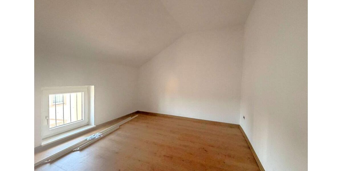Dachgeschoßwohnung Wilhelmshaven - 1.5 Zimmer, 45 m&sup2;, 350&euro; | Angebot:26073368