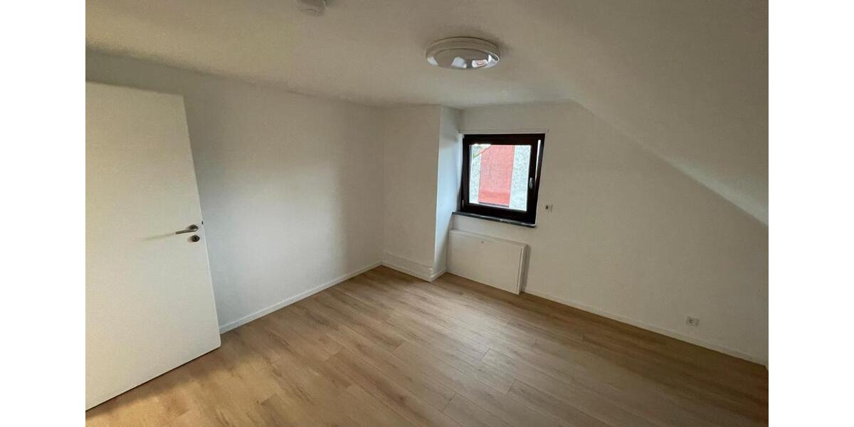 Dachgeschoßwohnung Saarbrücken West - 1 Zimmer, 65 m&sup2;, 550&euro; | Angebot:26225919