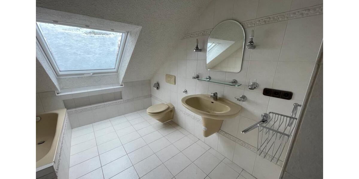 Helle Dachgeschosswohnung zu vermieten | 2 Zimmer | 70qm 2 zimmer