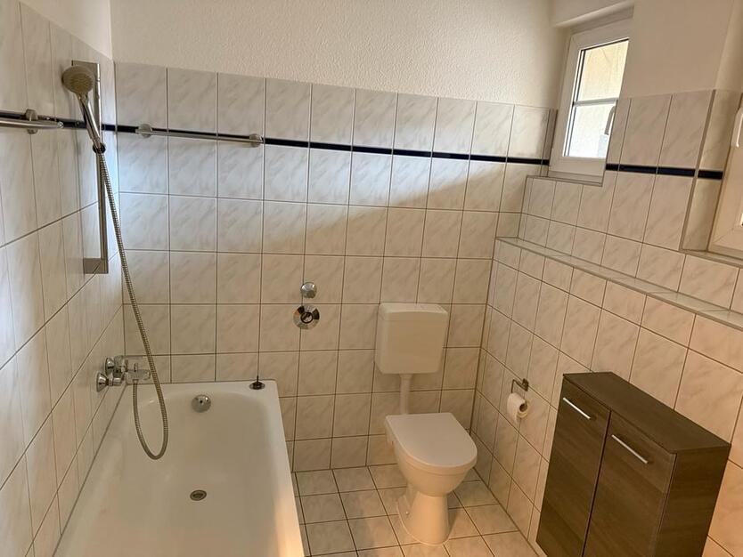 Großzügige 4-Zim-Wohnung in beste Lage. Best für WG oder Familien