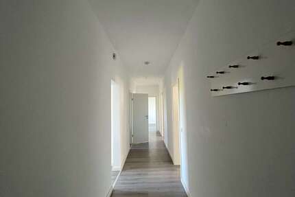 Wohnung zum Mieten in Bitterfeld-Wolfen 700 € 100 m² 4 zimmer