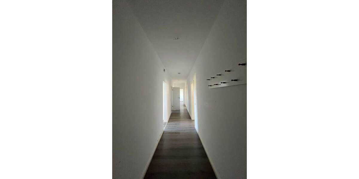 Wohnung zum Mieten in Bitterfeld-Wolfen 700 € 100 m² 4 zimmer