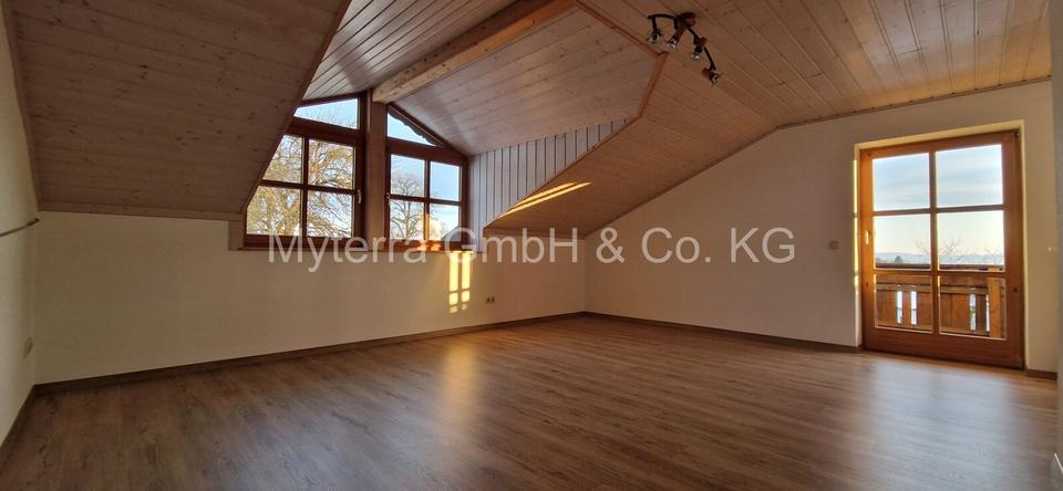 Dachgeschoßwohnung Schöllnach - 3 Zimmer, 70 m&sup2;, 590&euro; | Angebot:24863632