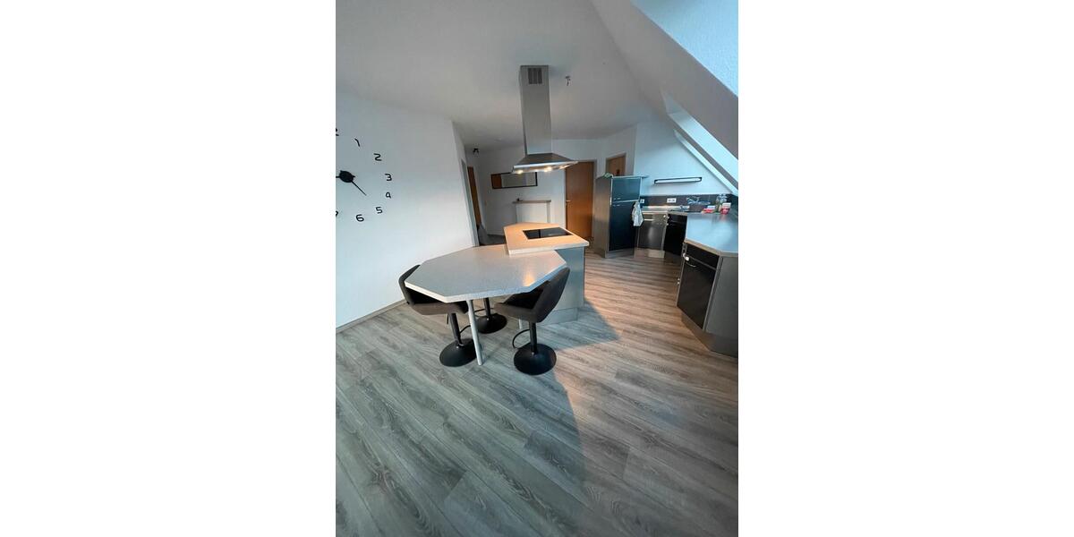 Dachgeschoßwohnung Haiger - 2 Zimmer, 100 m&sup2;, 1.250&euro; | Angebot:25233669