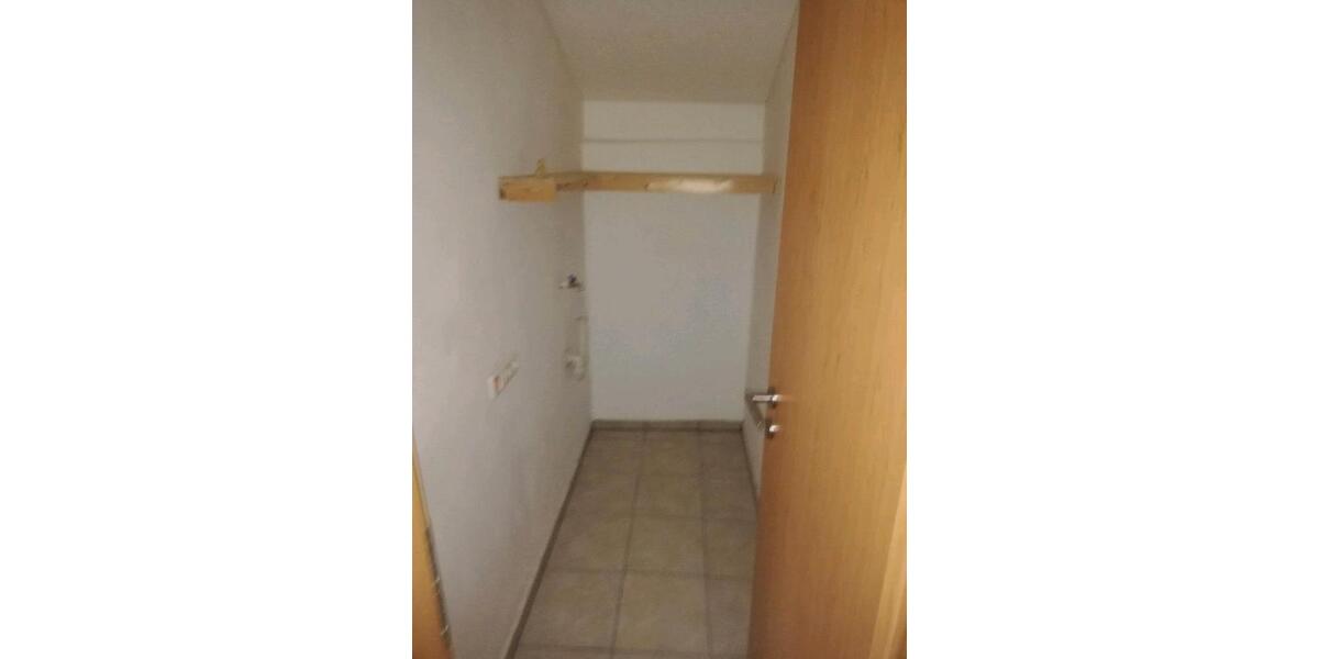 Dachgeschoßwohnung Landau an der Isar - 2.5 Zimmer, 100 m&sup2;, 720&euro; | Angebot:26521905