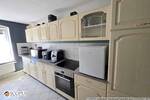 Helle Single-Wohnung mit Einbauküche, Gartenmitbenutzung, PKW-Stellplatz