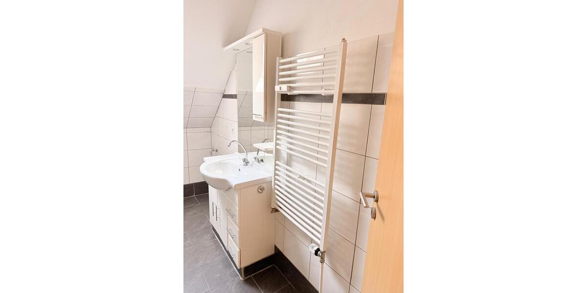 Dachgeschoßwohnung Ronshausen - 3 Zimmer, 70 m&sup2;, 700&euro; | Angebot:26243014
