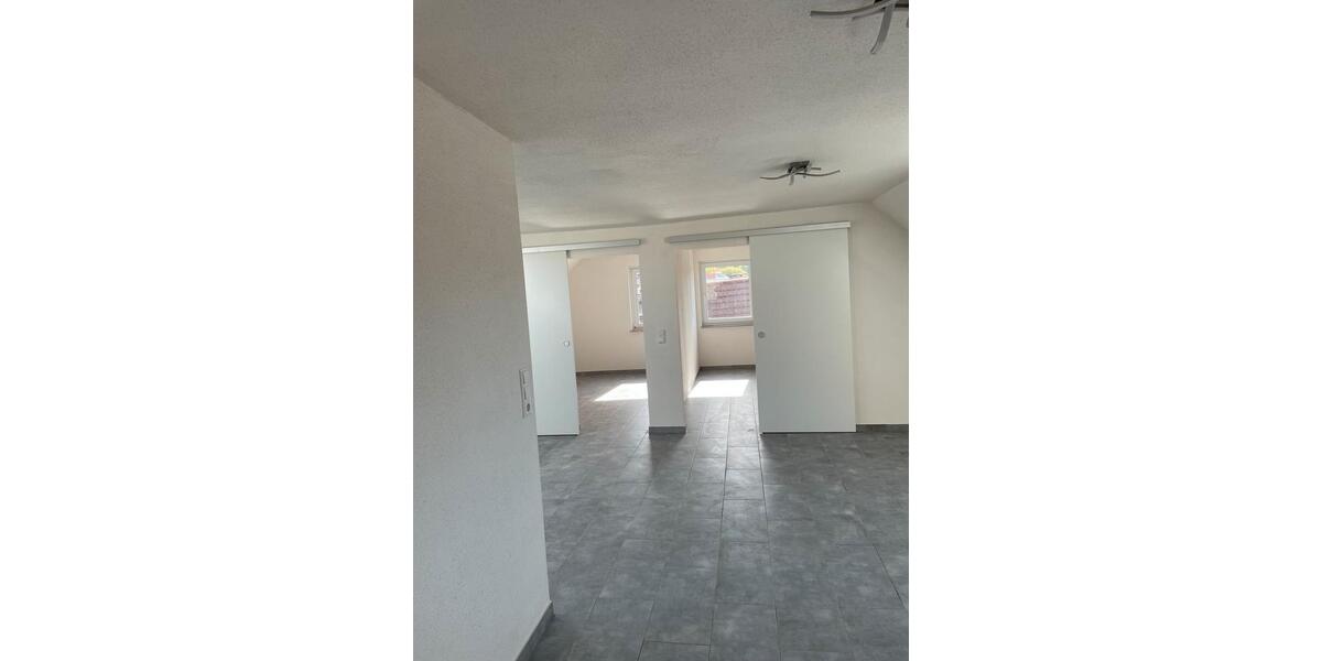 Dachgeschoßwohnung Brackenheim - 4 Zimmer, 80 m&sup2;, 1.325&euro; | Angebot:26047524