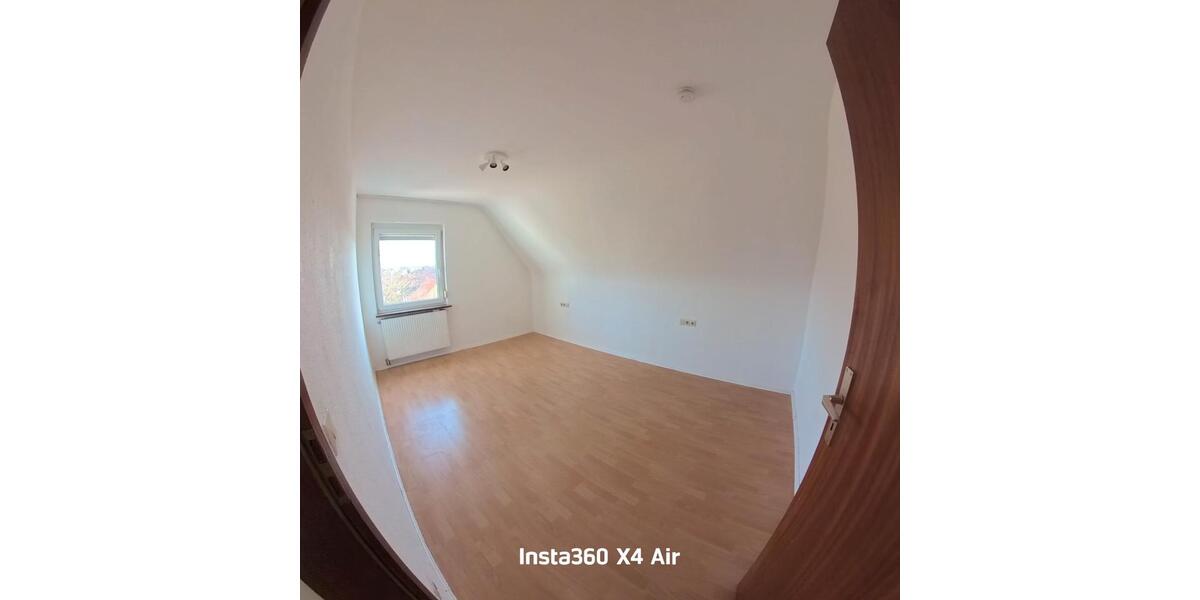 Dachgeschoßwohnung Ellwangen (Jagst) - 4 Zimmer, 80 m&sup2;, 790&euro; | Angebot:26679245