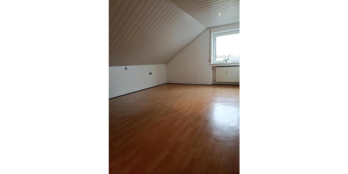 Dachgeschoßwohnung Gochsheim - 2 Zimmer, 70 m&sup2;, 570&euro; | Angebot:26413574