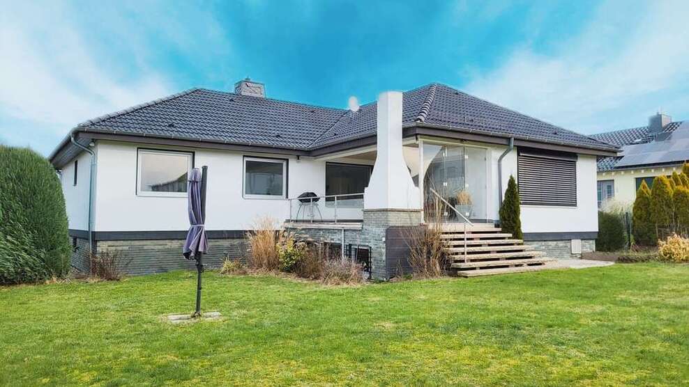 Haus zum Mieten in Fuldabrück 2.490 € 201 m²
